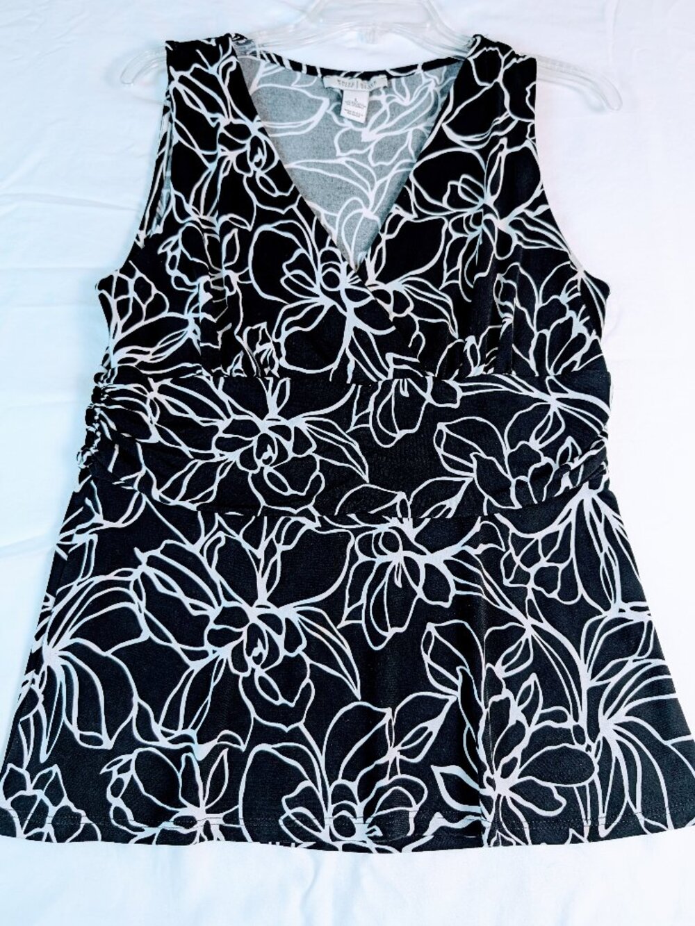 White House Black Market Women’s L Black & White Floral Sleeveless‎ V Neck Top